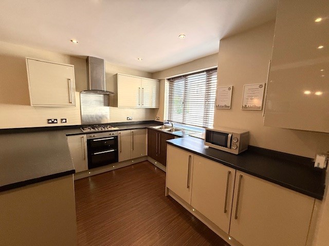 94/96 The Railway Residence