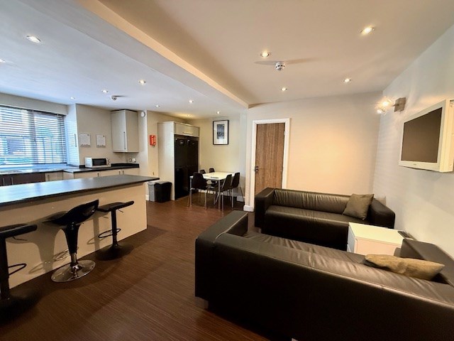 94/96 The Railway Residence