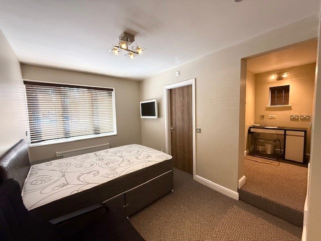 94/96 The Railway Residence